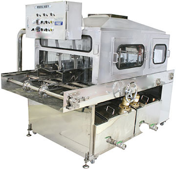 Machine for cleaning medium sized containers