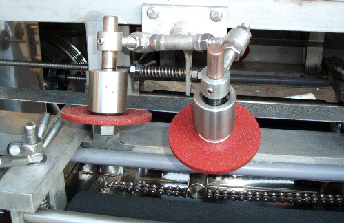 Filleting machine cutting squid